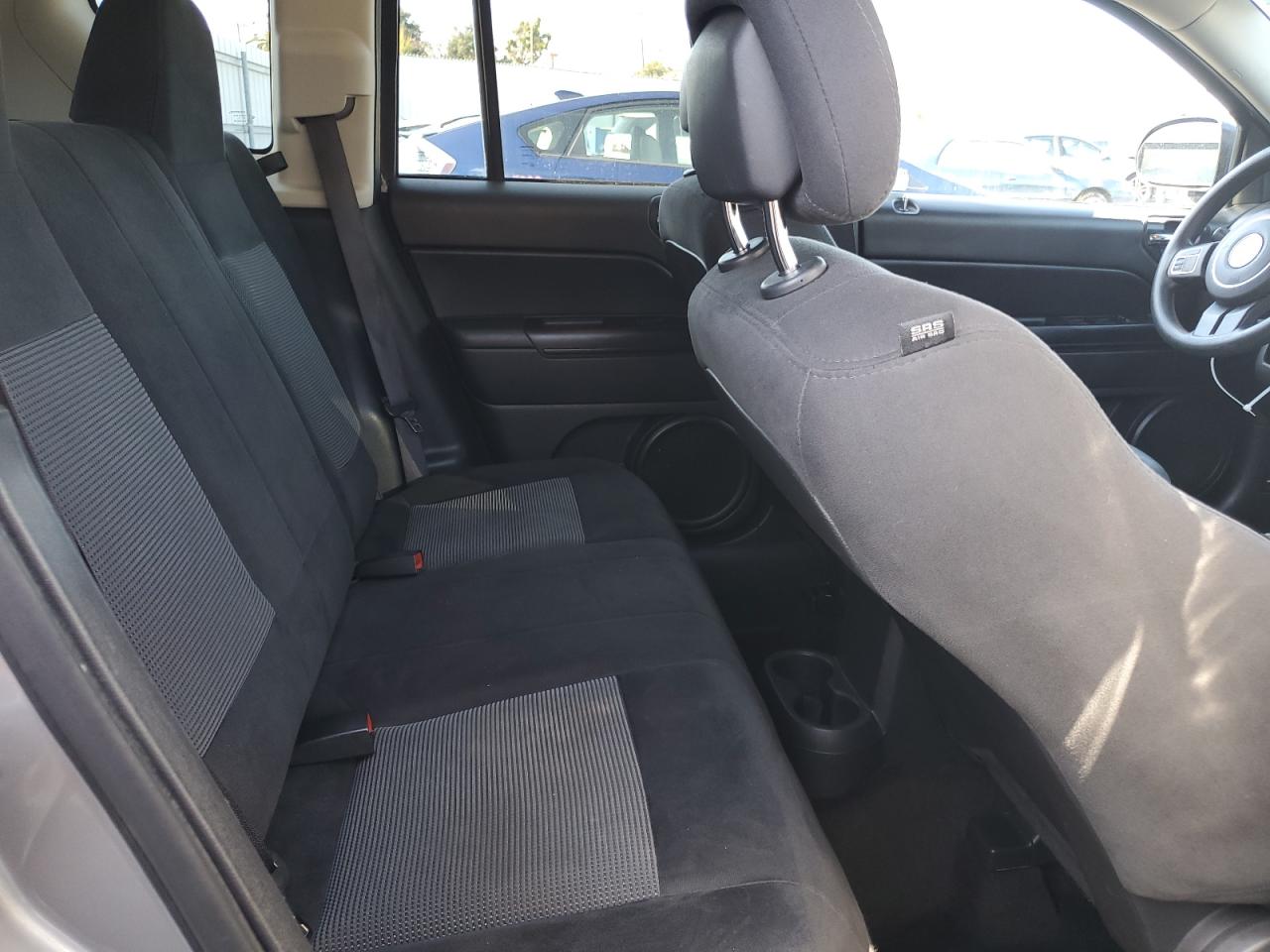 2016 Jeep Compass - Image 10