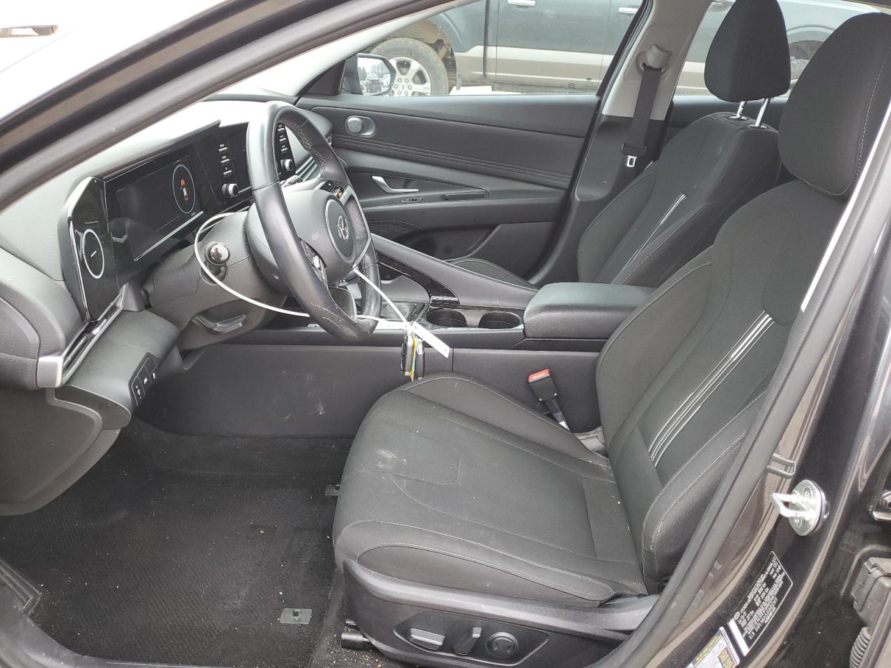 2022 Hyundai Elantra - Image 7