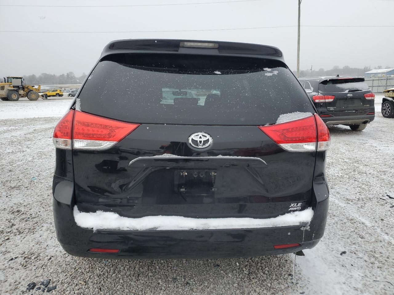 2012 Toyota Sienna - Image 6
