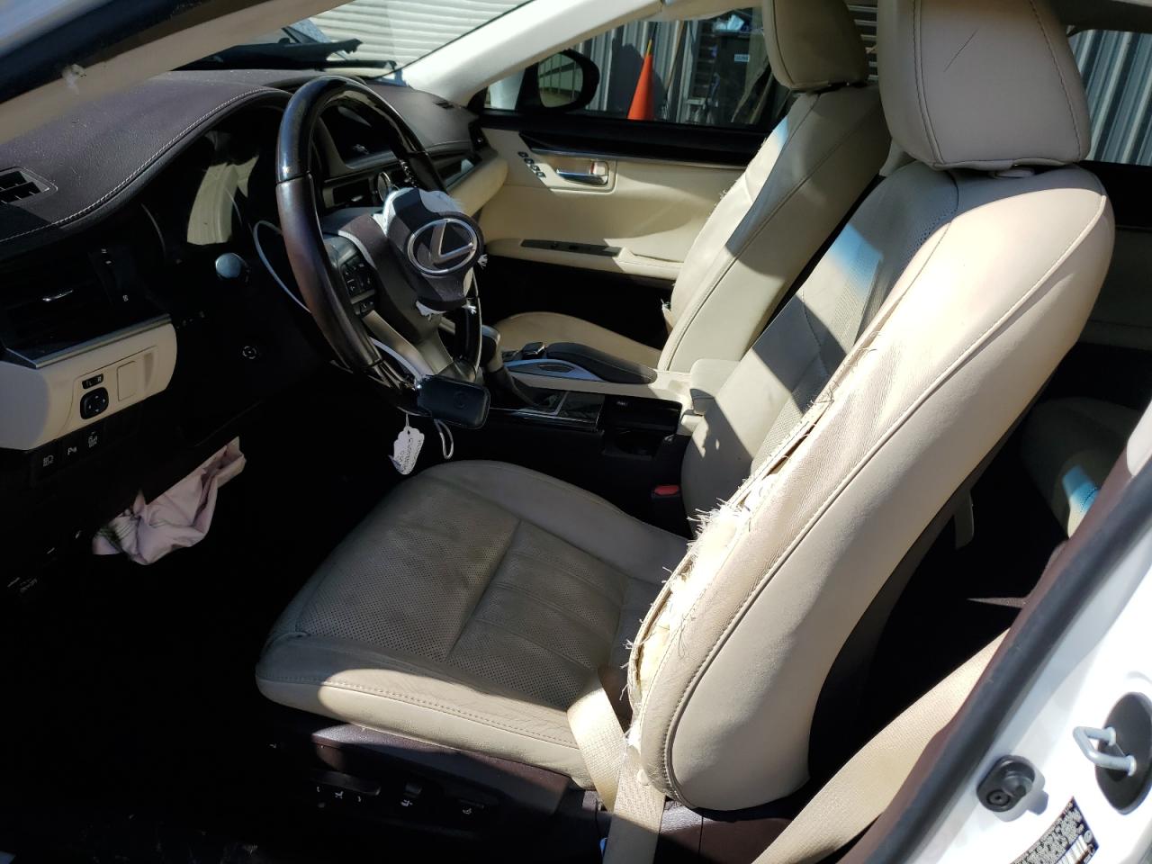 2017 Lexus ES - Image 7