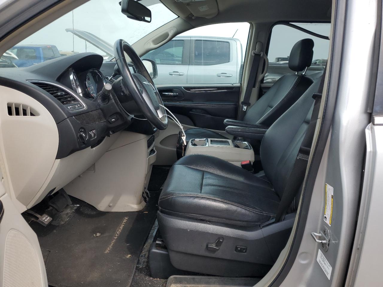 2012 Chrysler Town & Country - Image 7