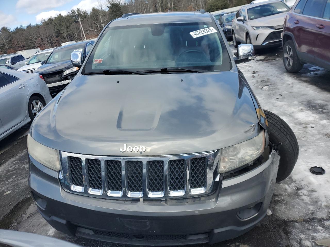 2013 Jeep Grand Cherokee - Image 5