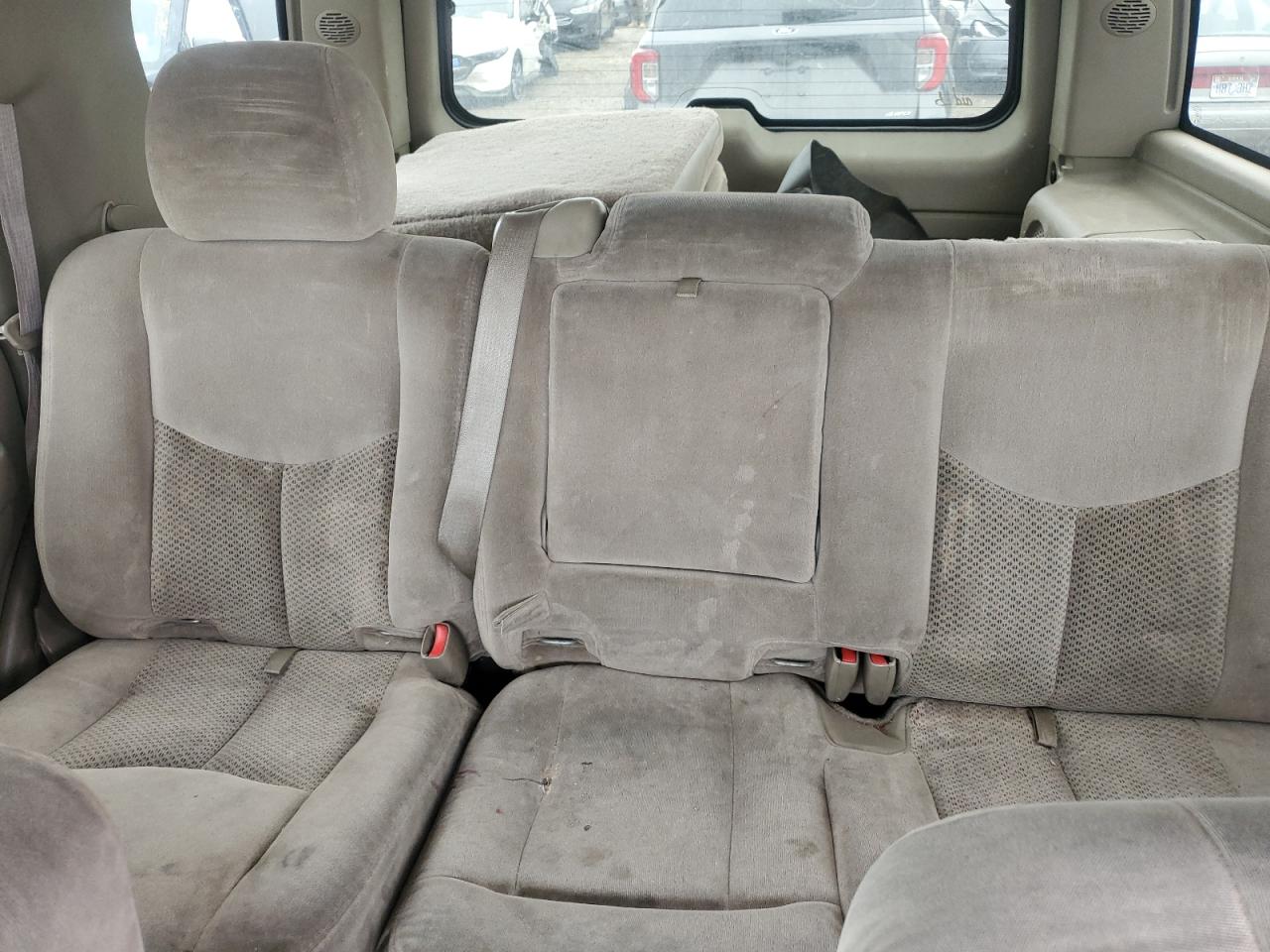 2004 Chevrolet Tahoe - Image 10