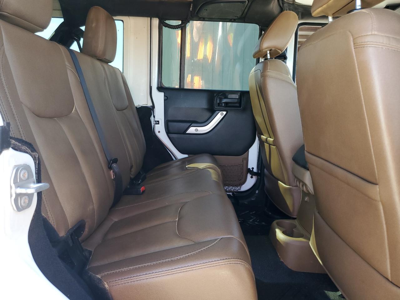 2016 Jeep Wrangler - Image 10