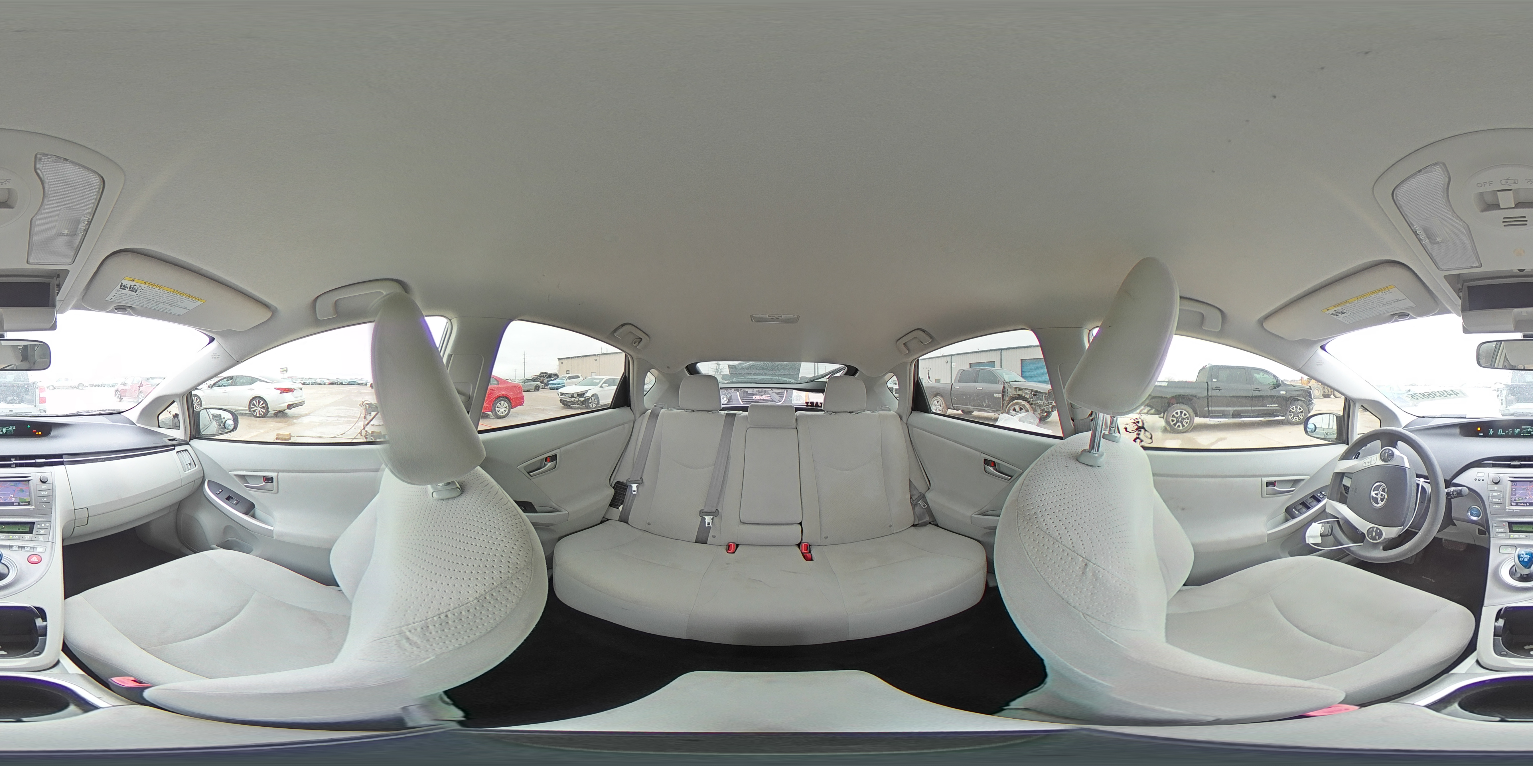 2013 Toyota Prius - Image 15