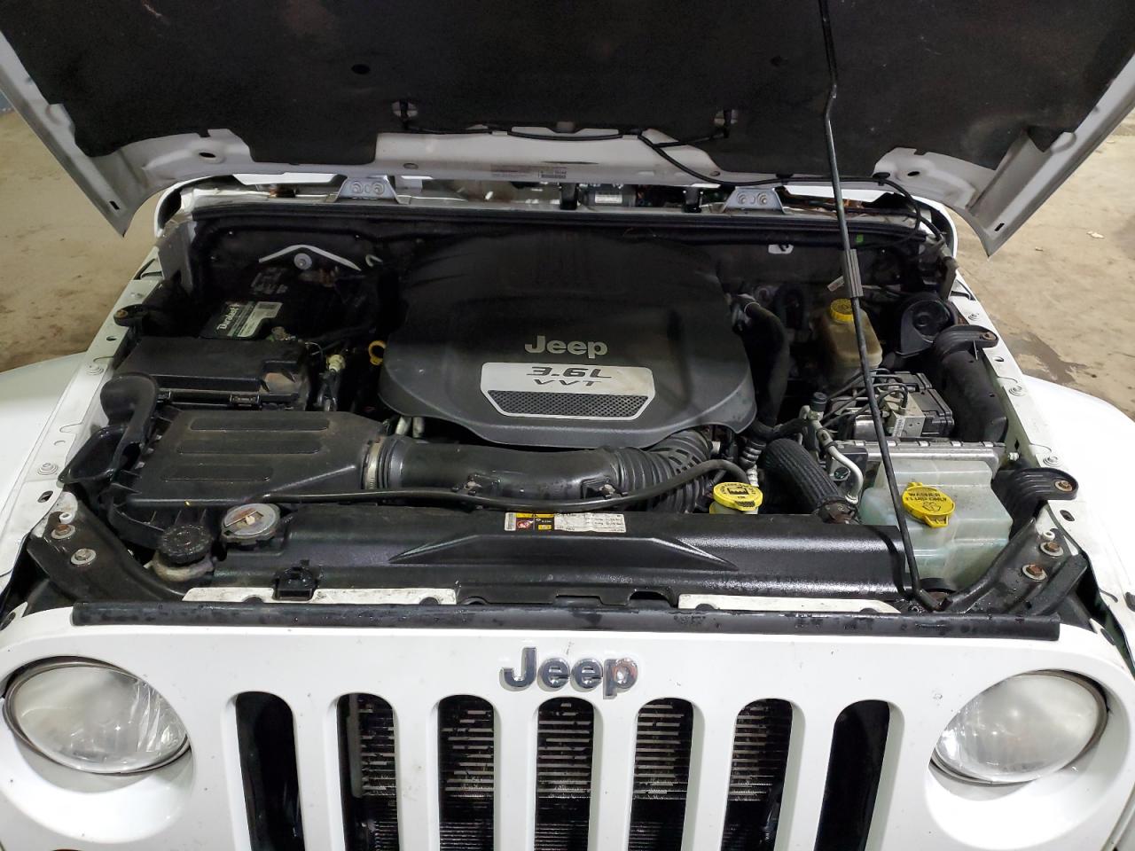 2013 Jeep Wrangler - Image 12