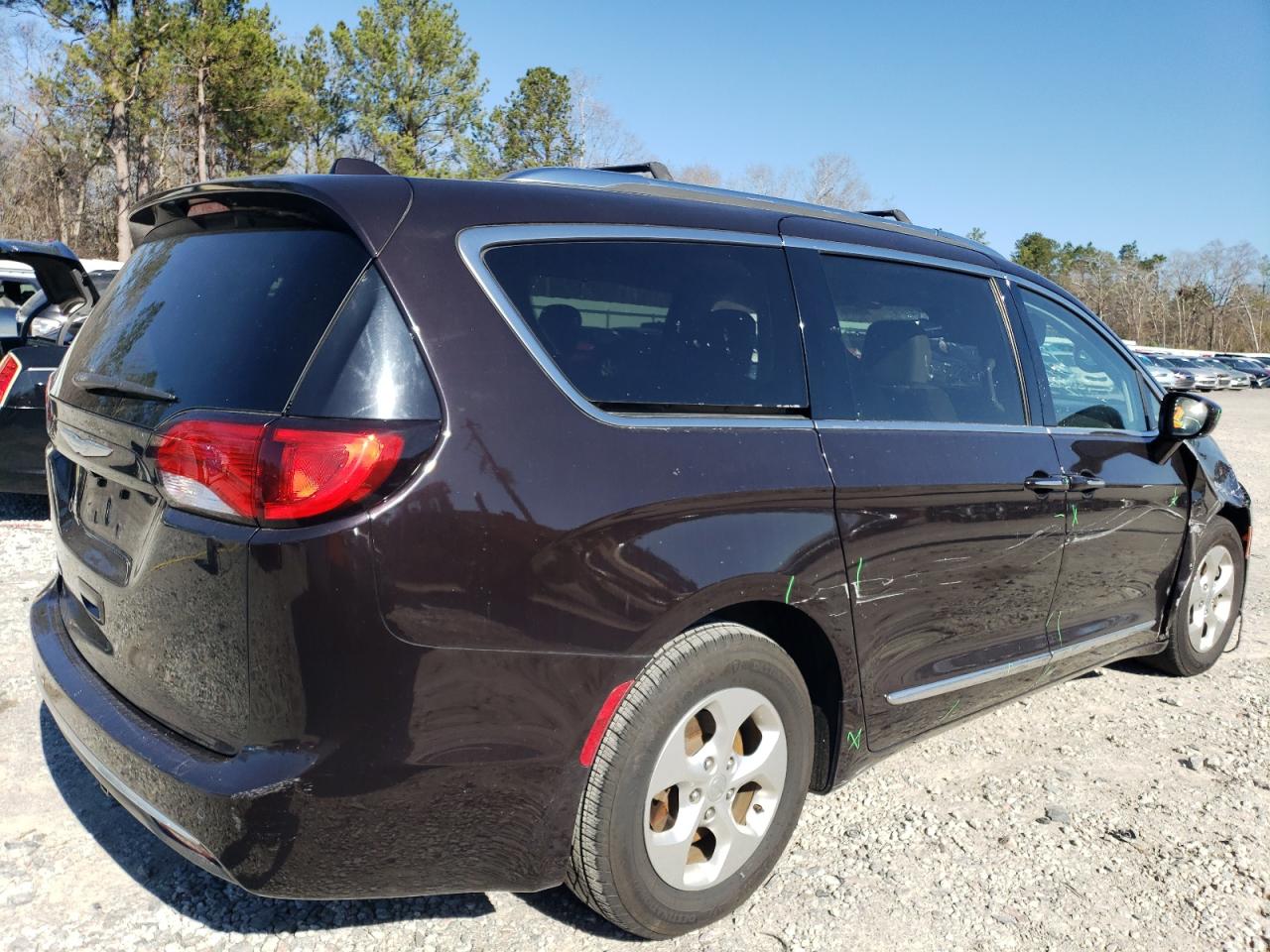2017 Chrysler Pacifica - Image 3