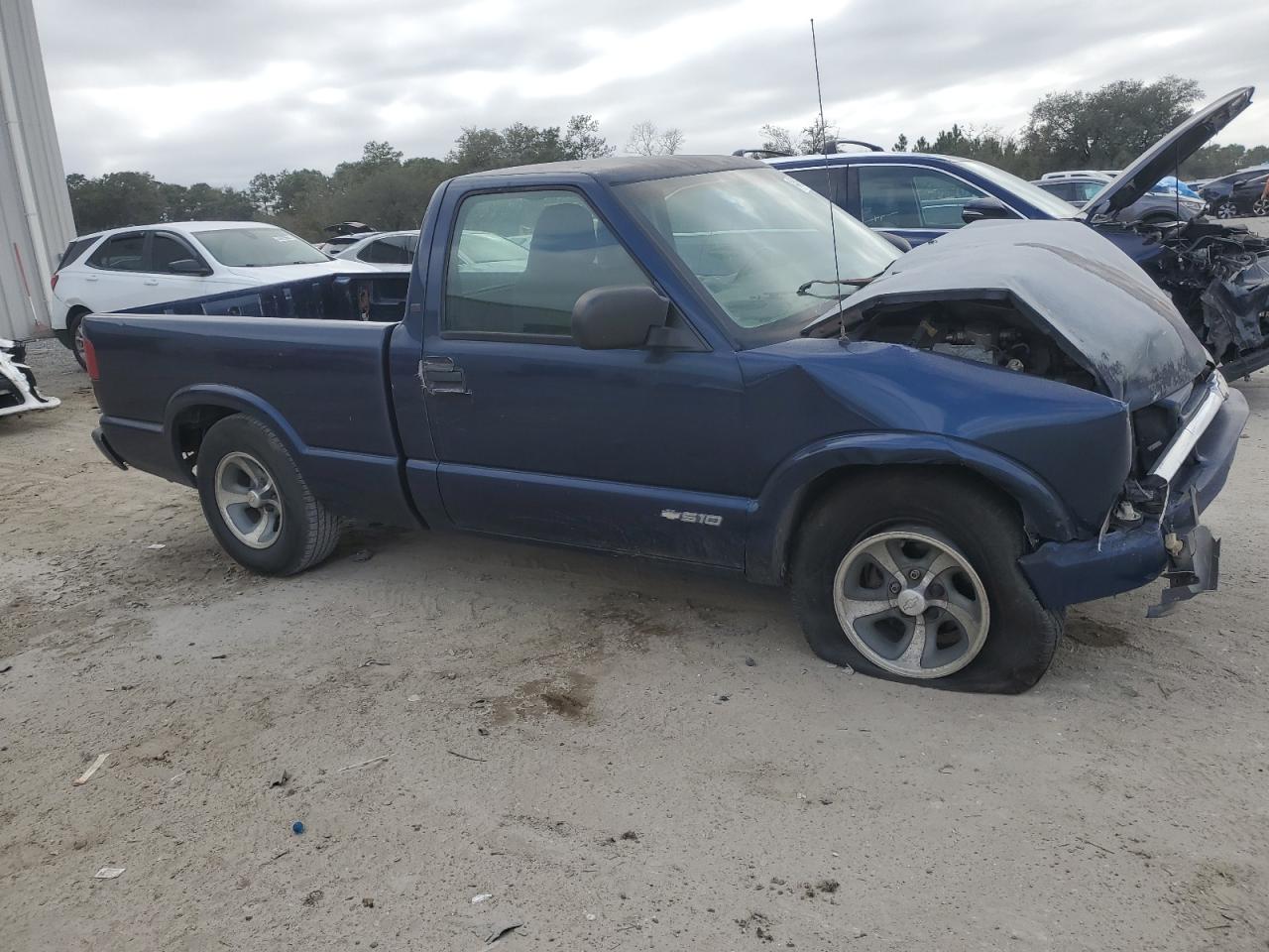 2003 Chevrolet S-10 Pickup - Image 4