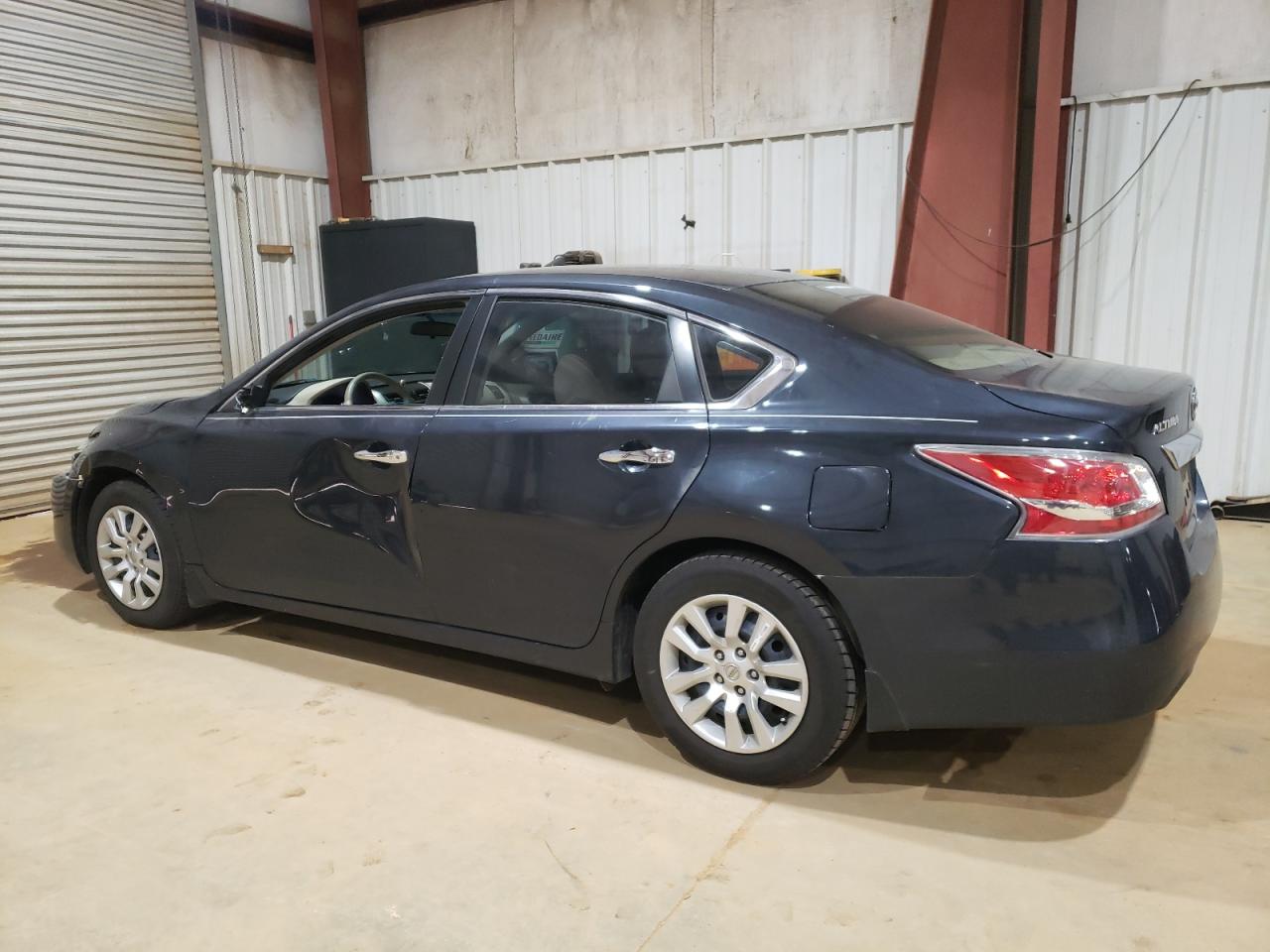 2015 Nissan Altima - Image 2