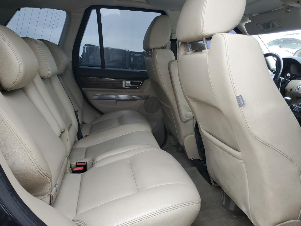 2012 Land Rover Range Rover - Image 11