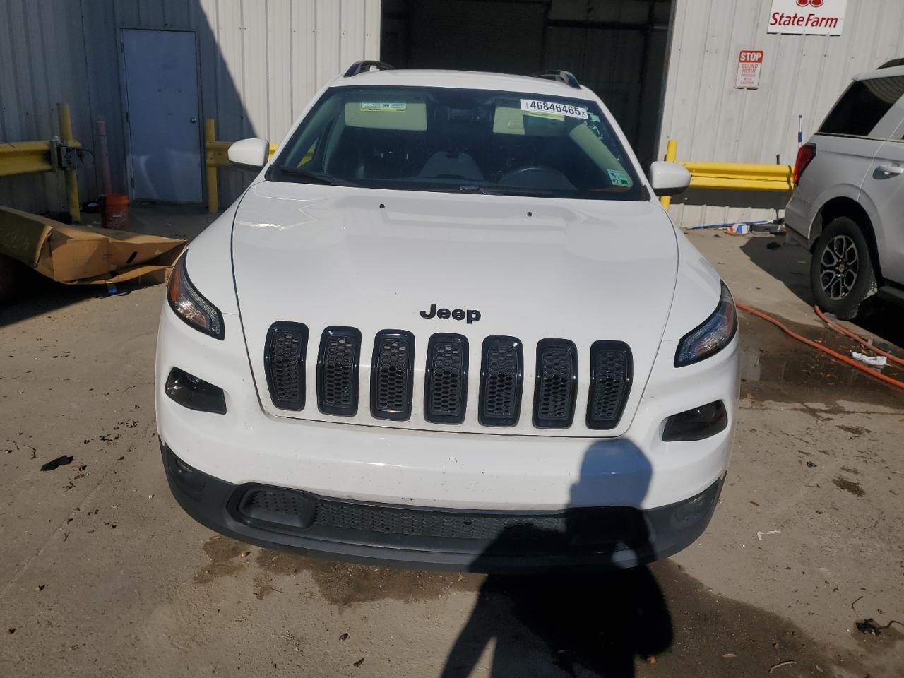 2017 Jeep Grand Cherokee - Image 5