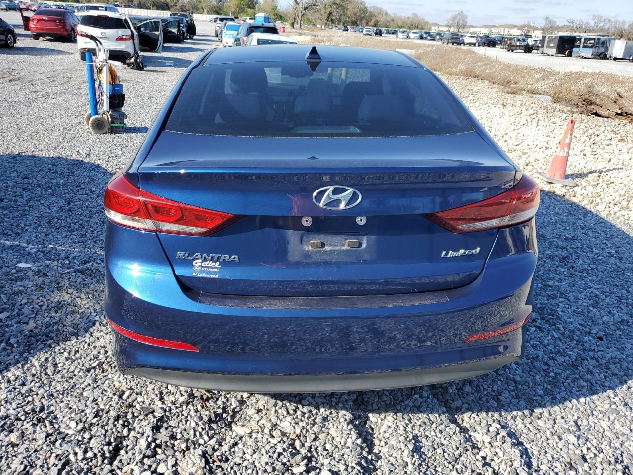 2017 Hyundai Elantra - Image 6