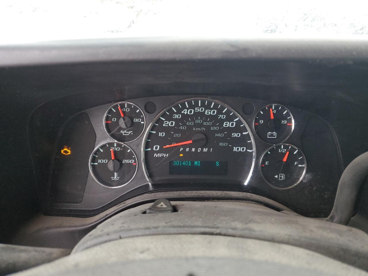 2014 Chevrolet Express - Image 9