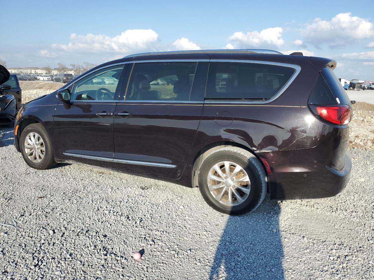2018 Chrysler Pacifica - Image 2