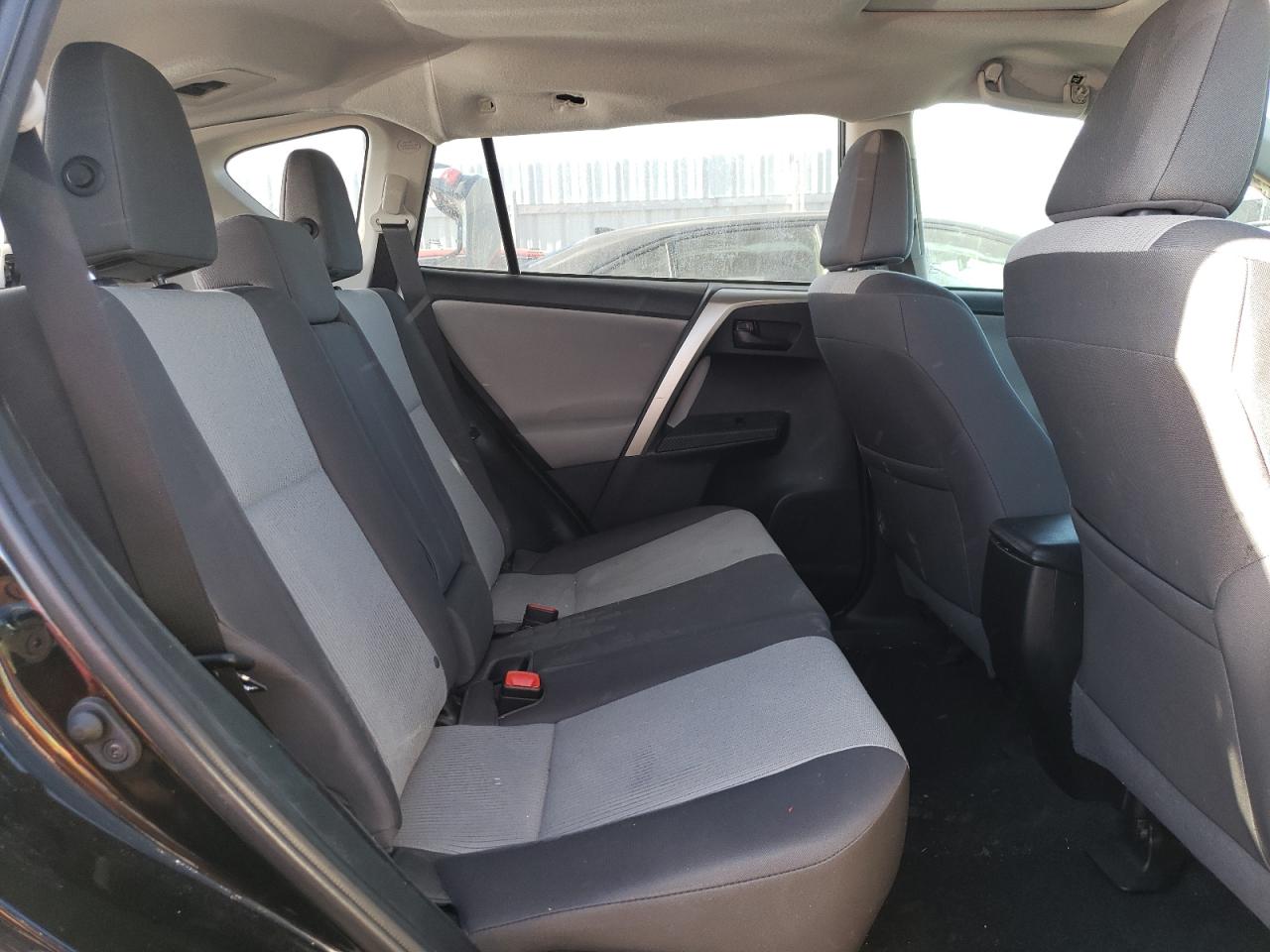 2015 Toyota RAV 4 - Image 11