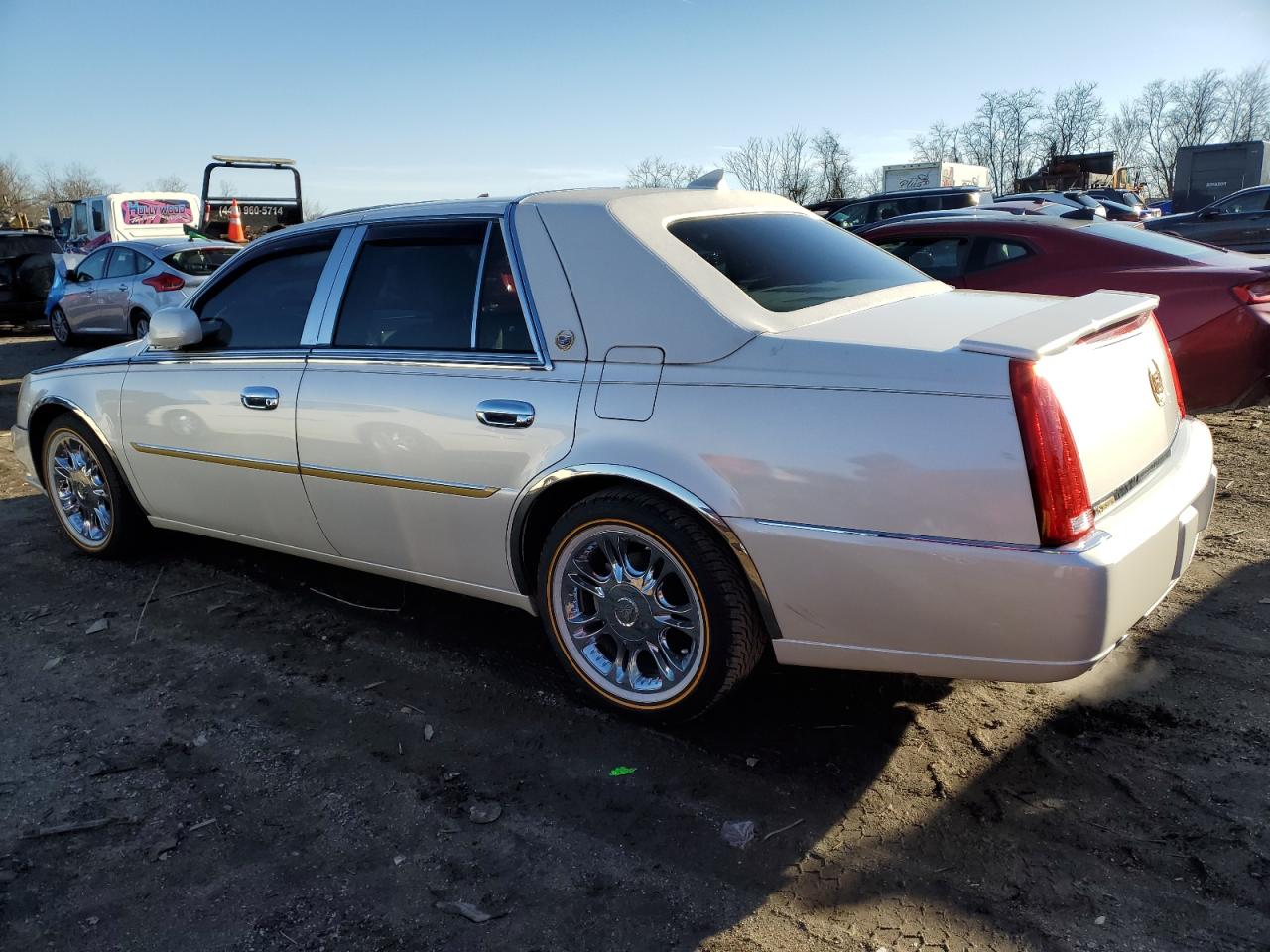 2011 Cadillac DTS - Image 2