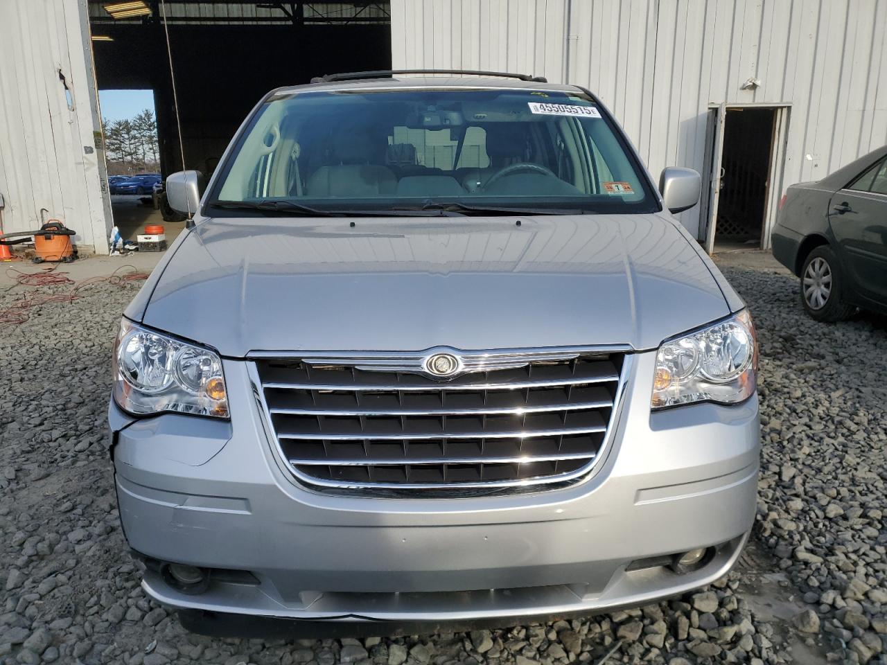 2009 Chrysler Town & Country - Image 5