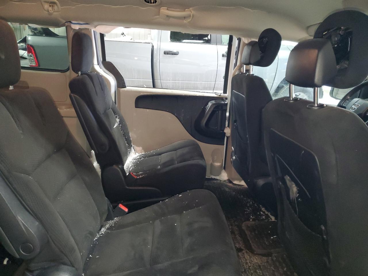 2016 Dodge Caravan - Image 11