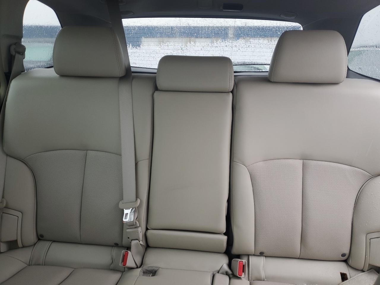 2012 Subaru Outback - Image 10
