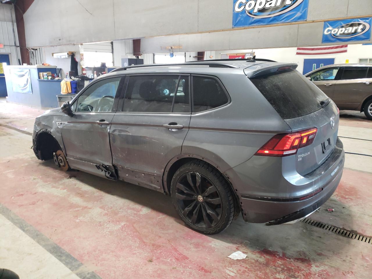 2021 Volkswagen Tiguan - Image 2