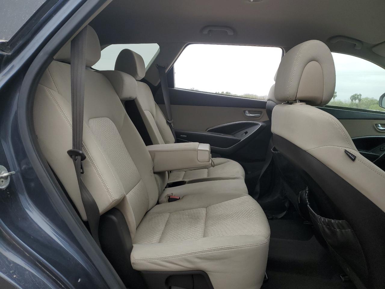 2013 Hyundai Santa Fe - Image 11