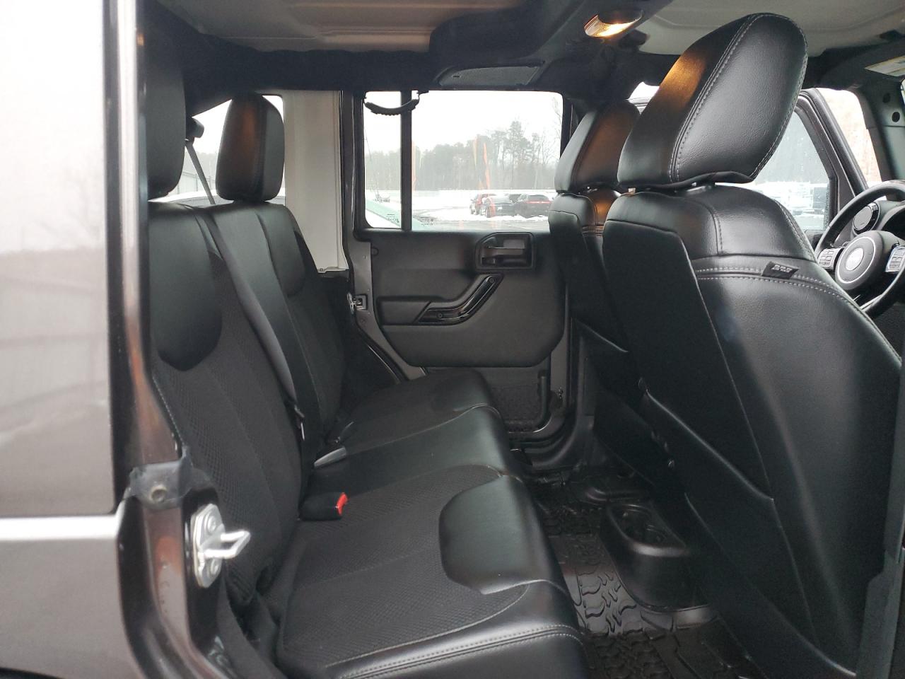 2017 Jeep Wrangler - Image 11