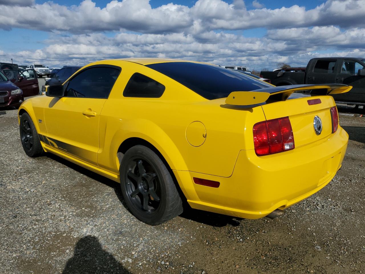 2005 Ford Mustang - Image 2