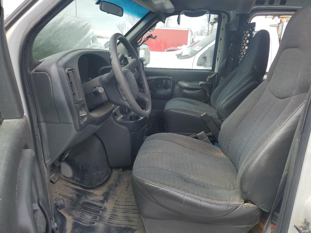 2002 GMC Savana - Image 7