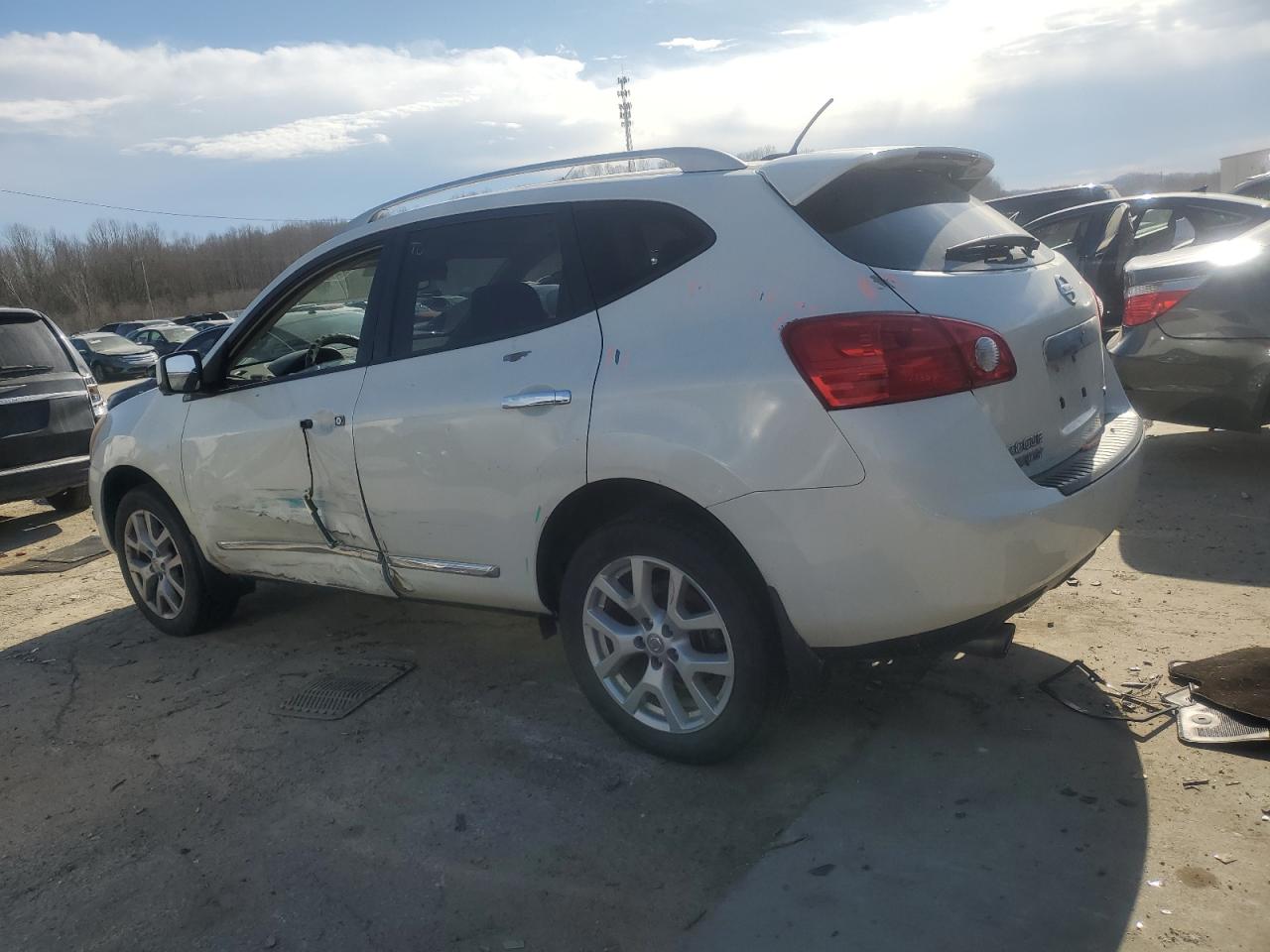2013 Nissan Rogue - Image 2