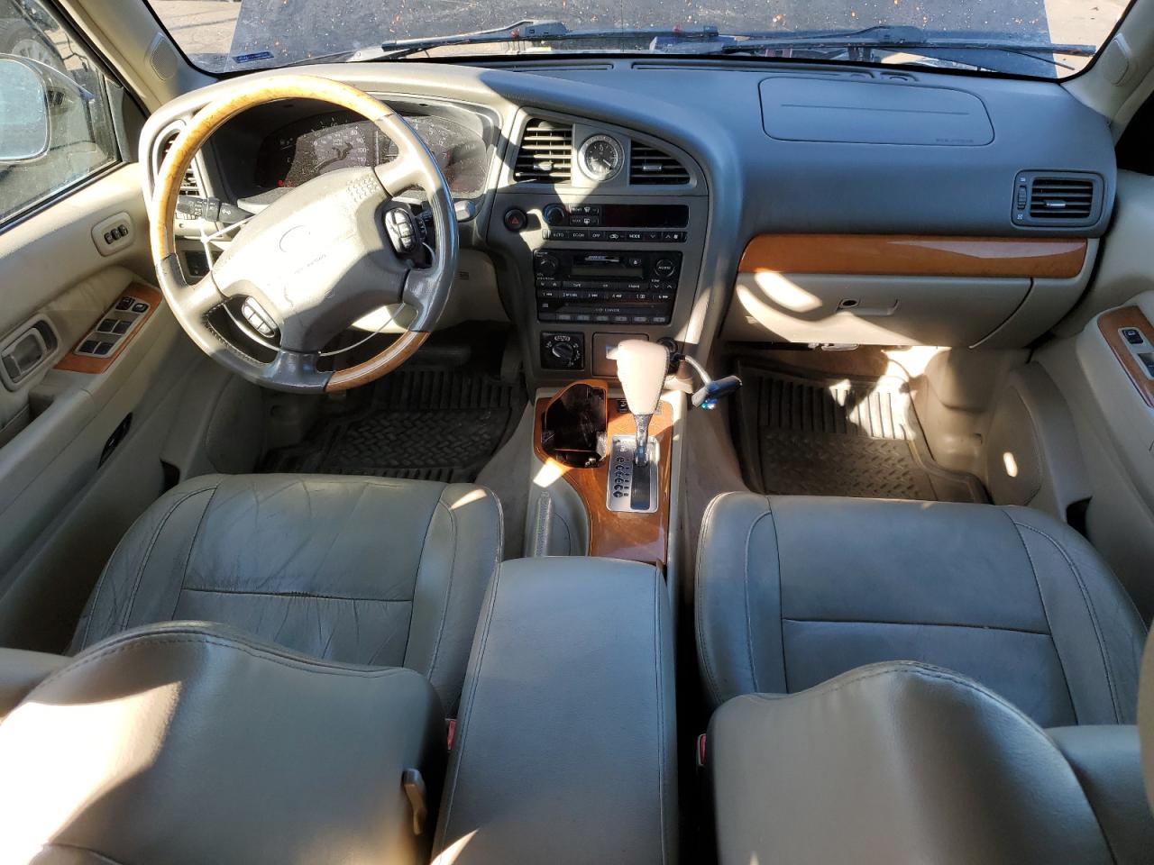 2001 Infiniti QX4 - Image 8