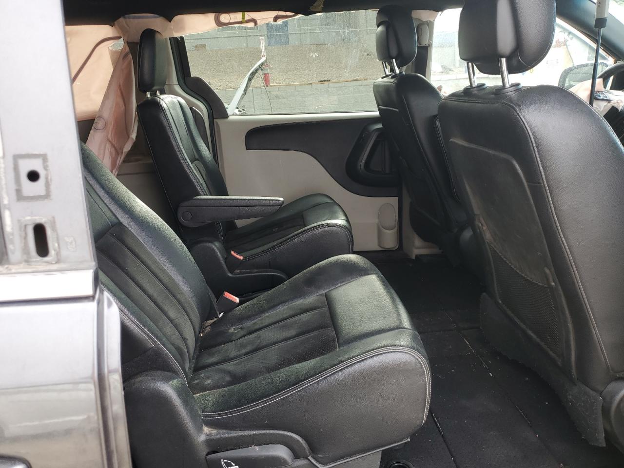 2017 Dodge Caravan - Image 11