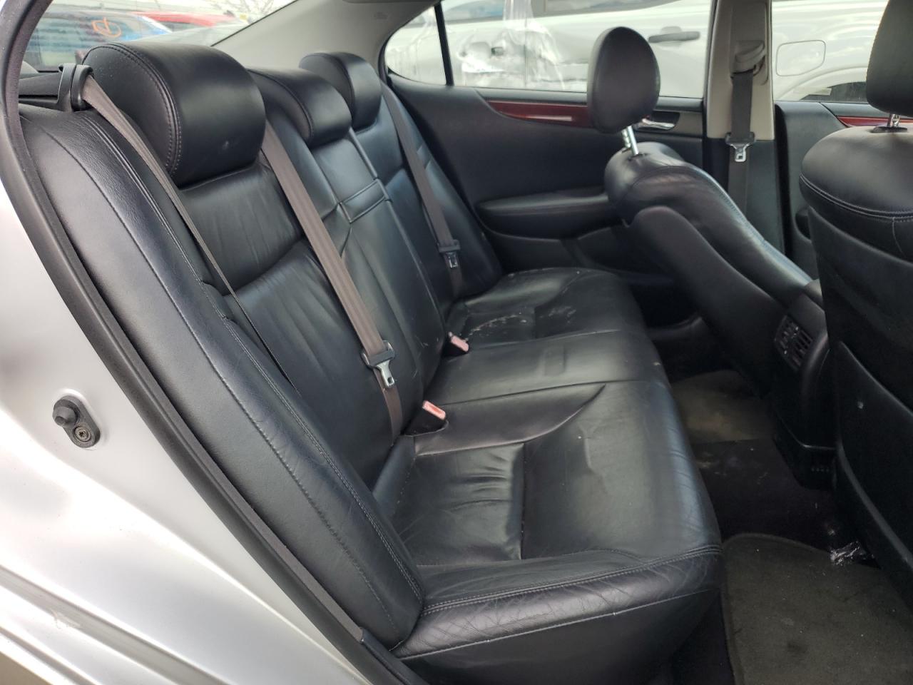 2002 Lexus ES - Image 10