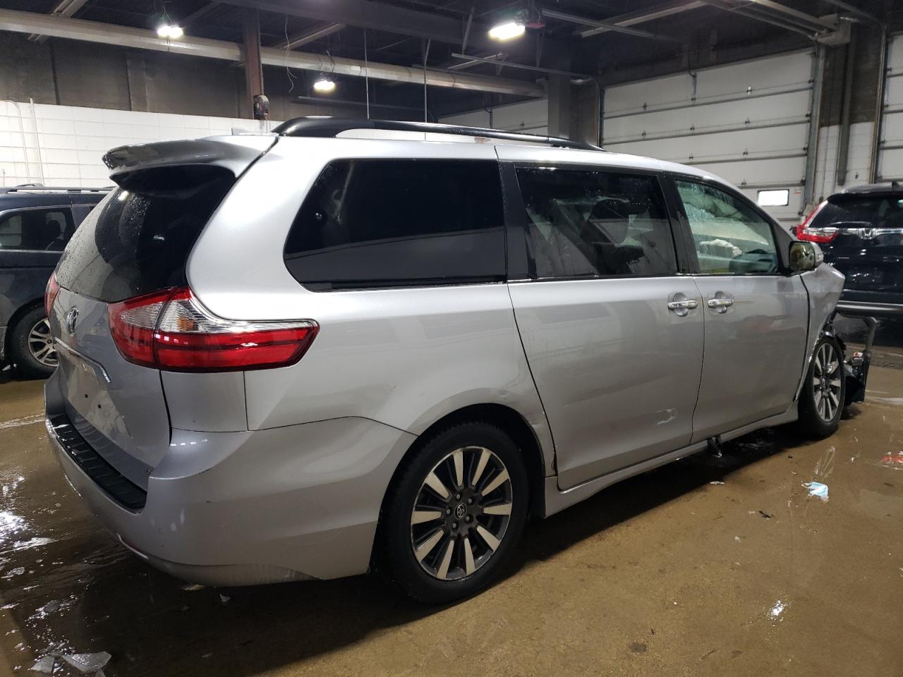 2018 Toyota Sienna - Image 3