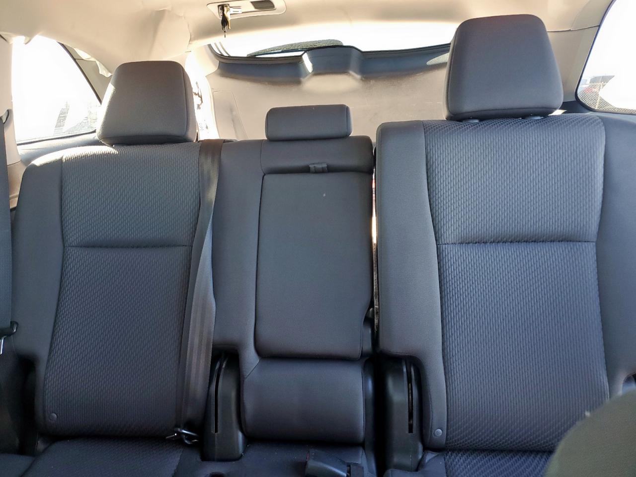 2016 Toyota Highlander - Image 10