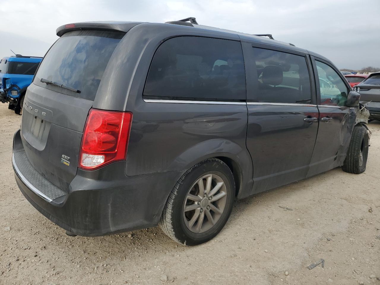 2019 Dodge Caravan - Image 3