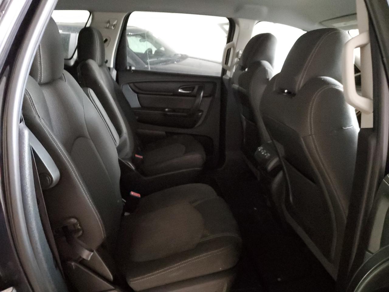 2015 Chevrolet Traverse - Image 11