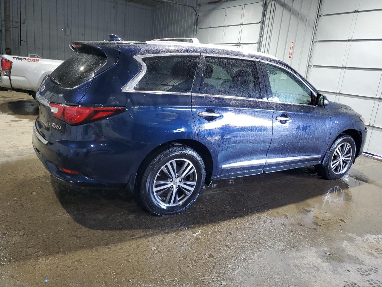 2017 Infiniti QX60 - Image 3