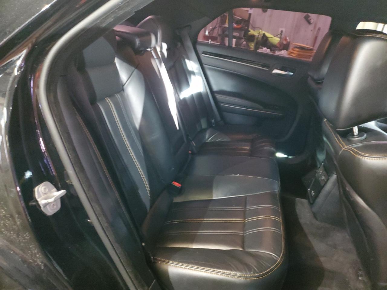2016 Chrysler 300 - Image 10