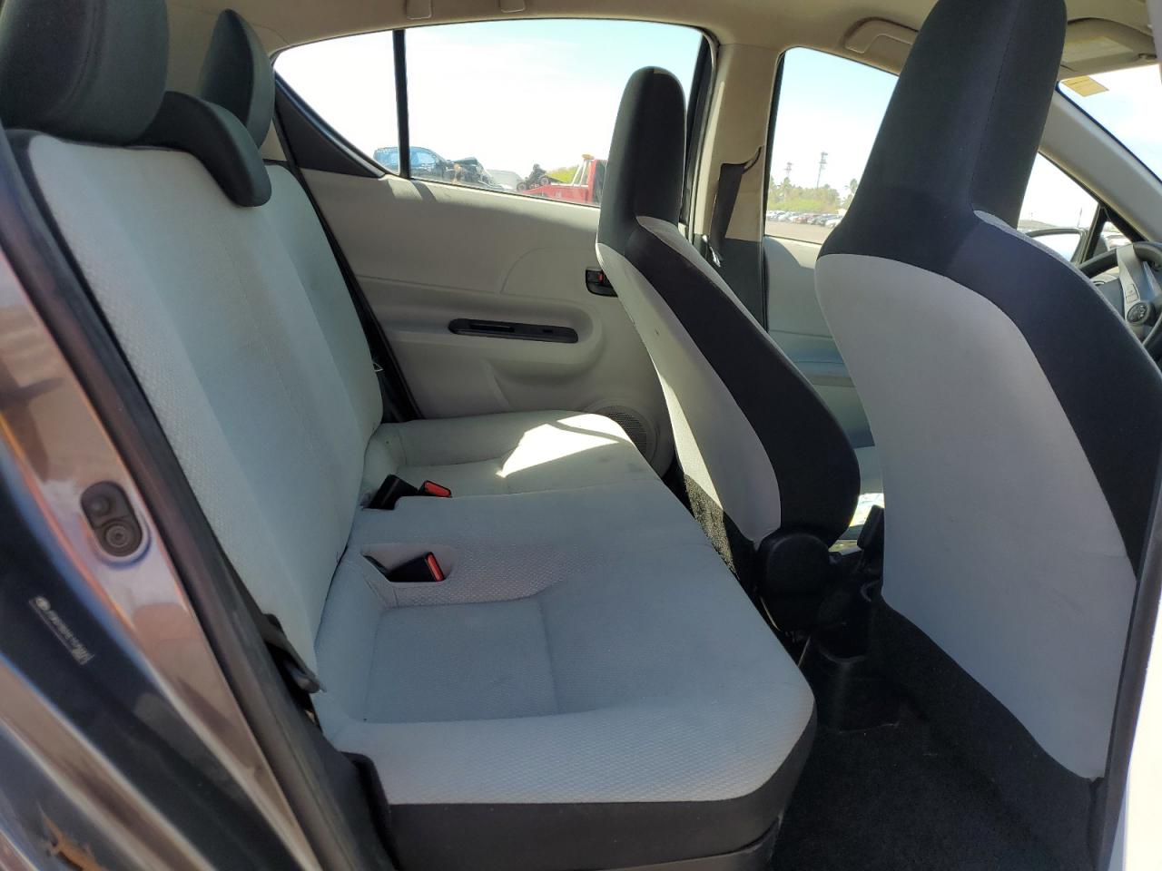 2014 Toyota Prius - Image 10