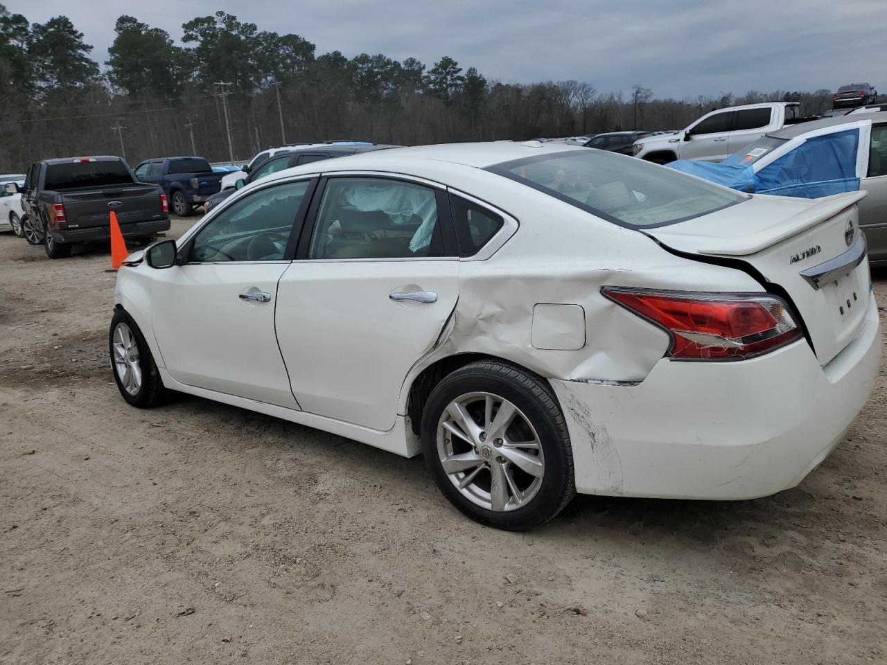 2014 Nissan Altima - Image 2