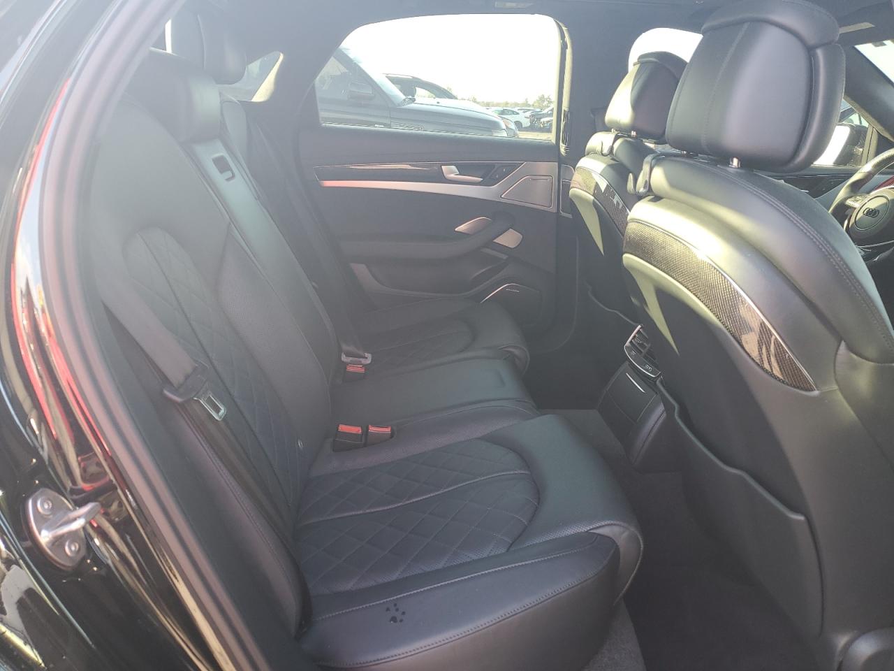 2016 Audi S8 - Image 10