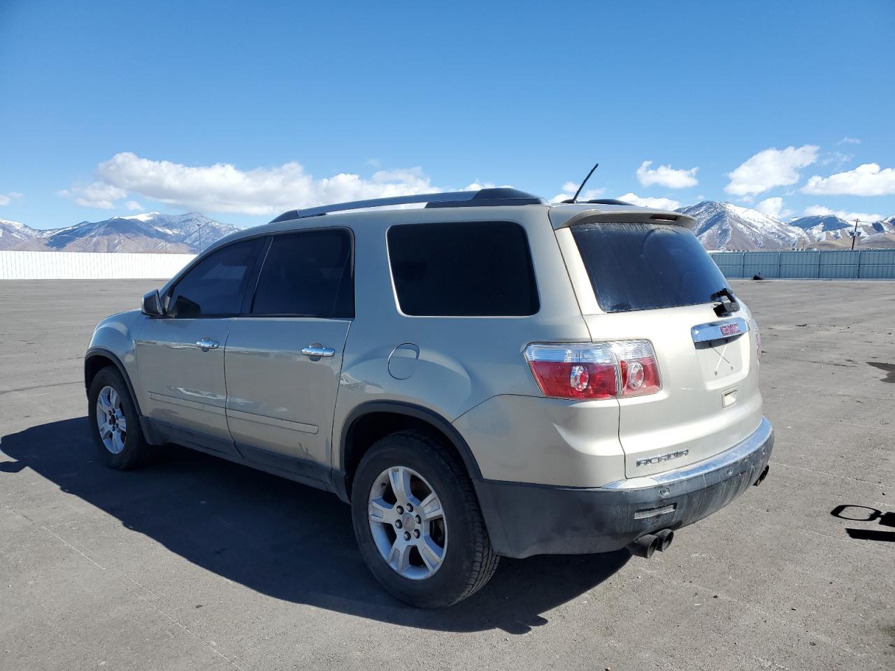 2010 GMC Acadia - Image 2