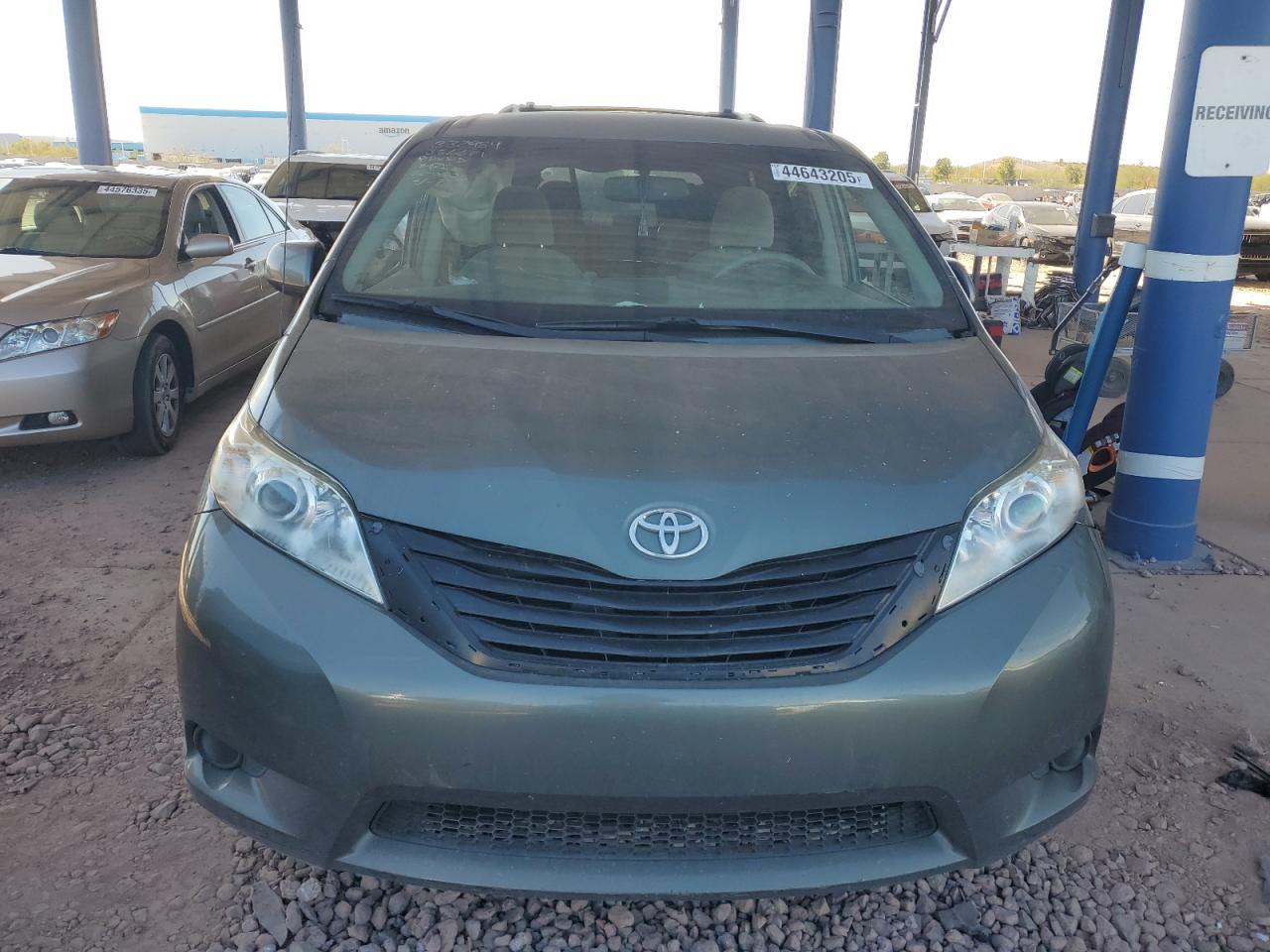2013 Toyota Sienna - Image 5