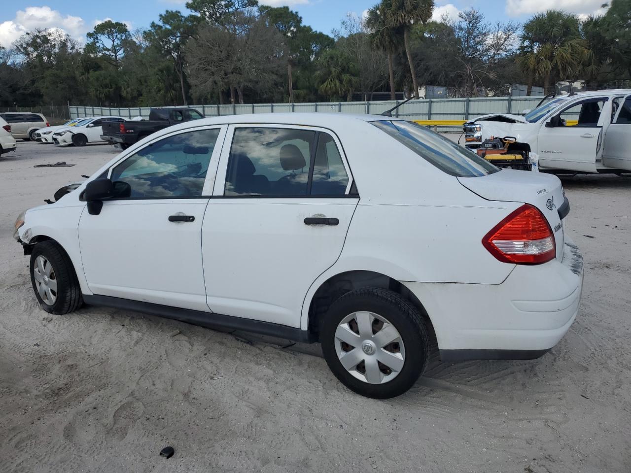 2009 Nissan Versa - Image 2