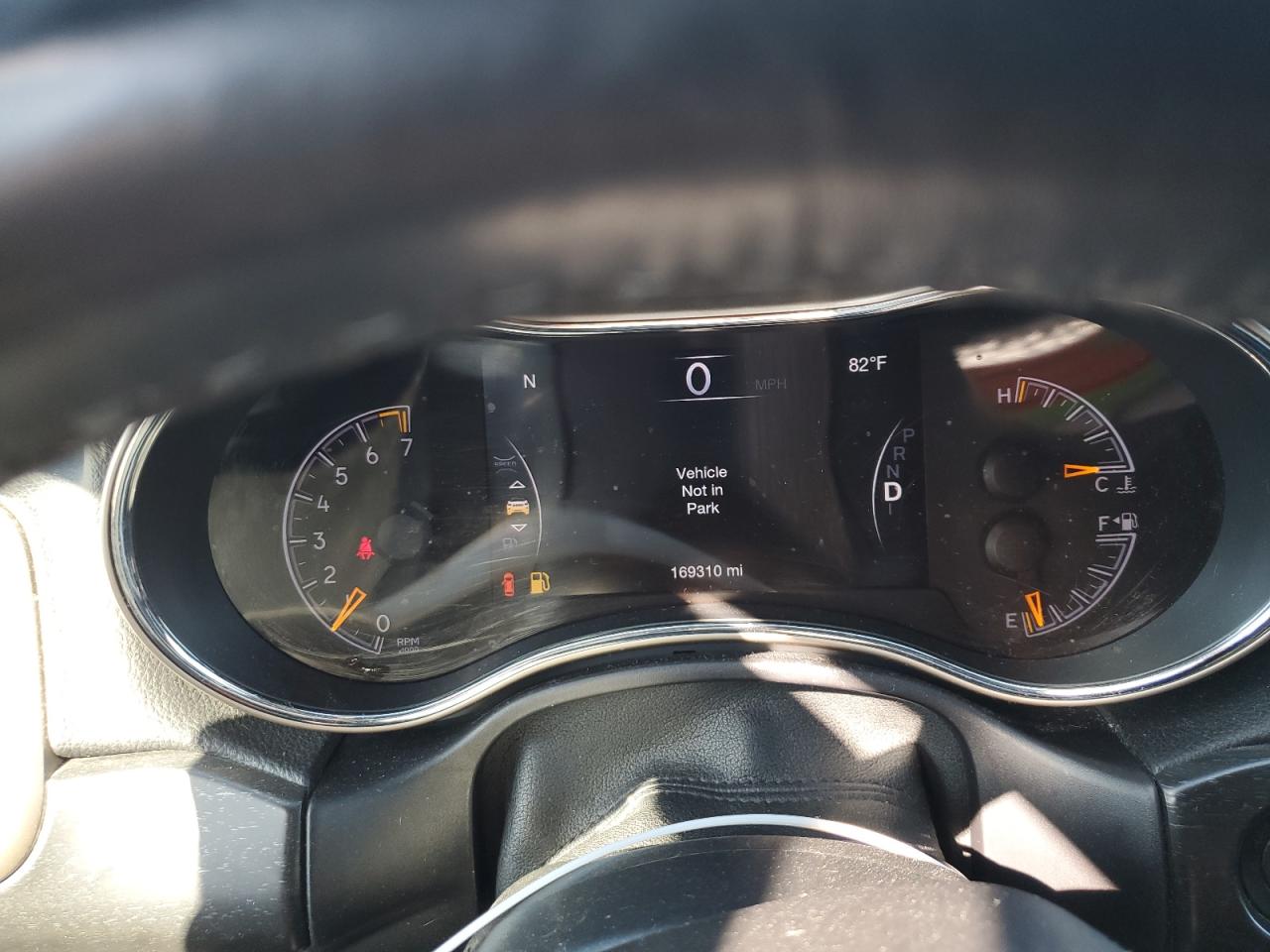 2017 Jeep Grand Cherokee - Image 9