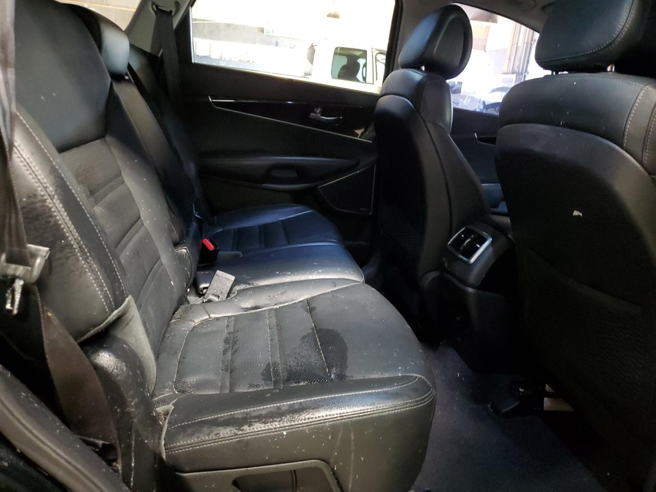 2016 Kia Sorento - Image 11