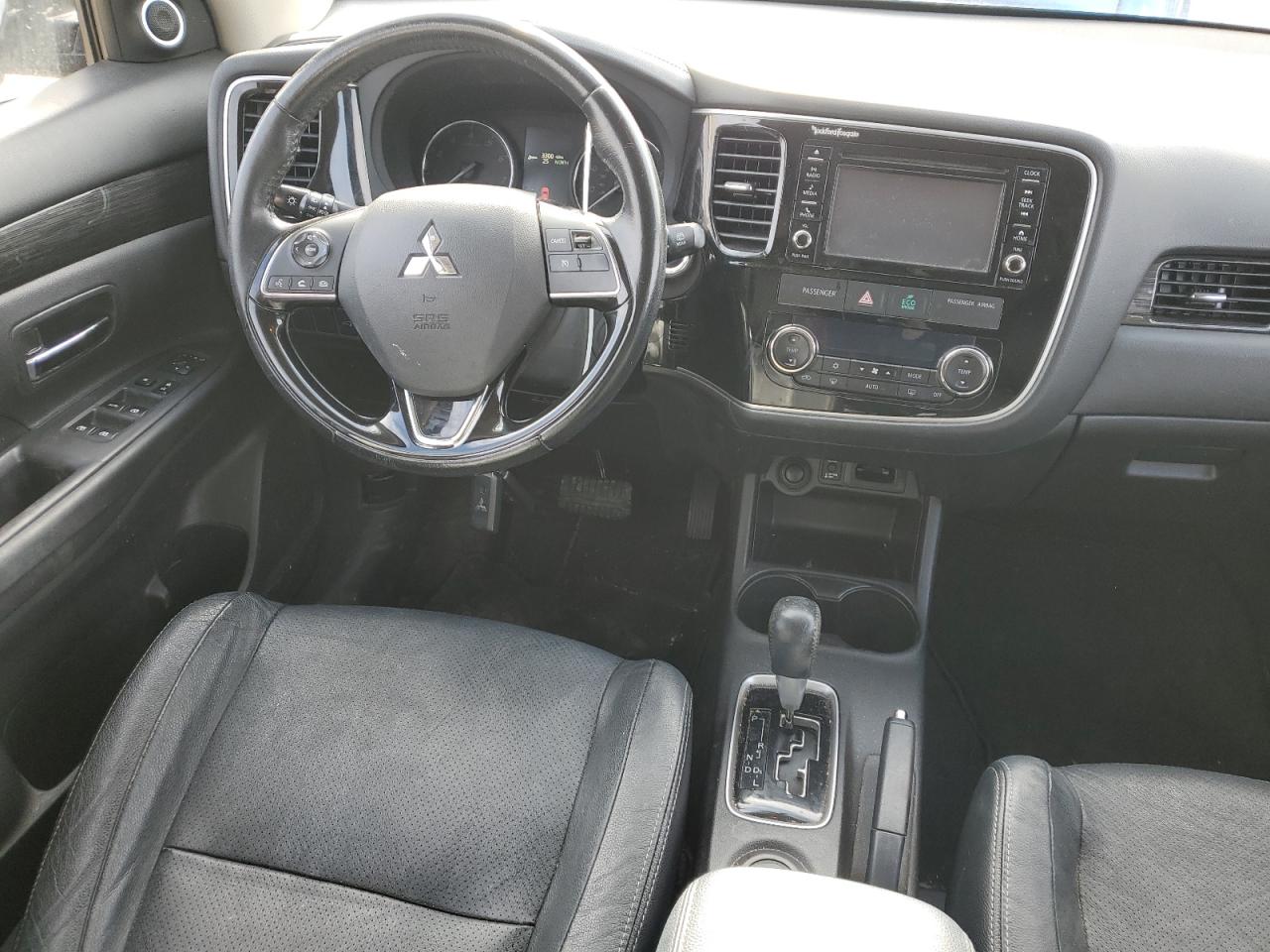 2016 Mitsubishi Outlander - Image 8