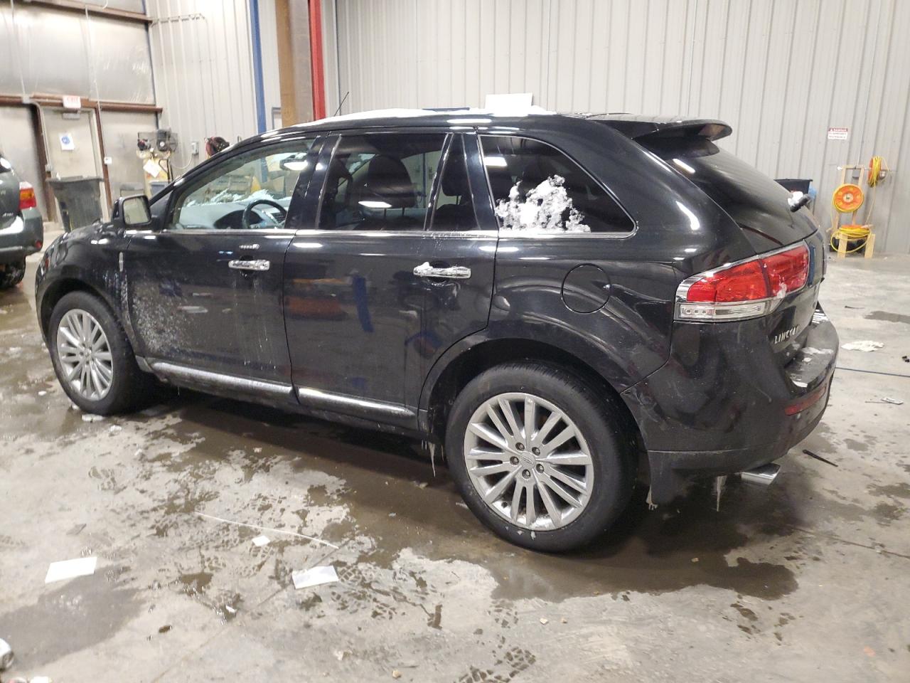 2011 Lincoln MKX - Image 2