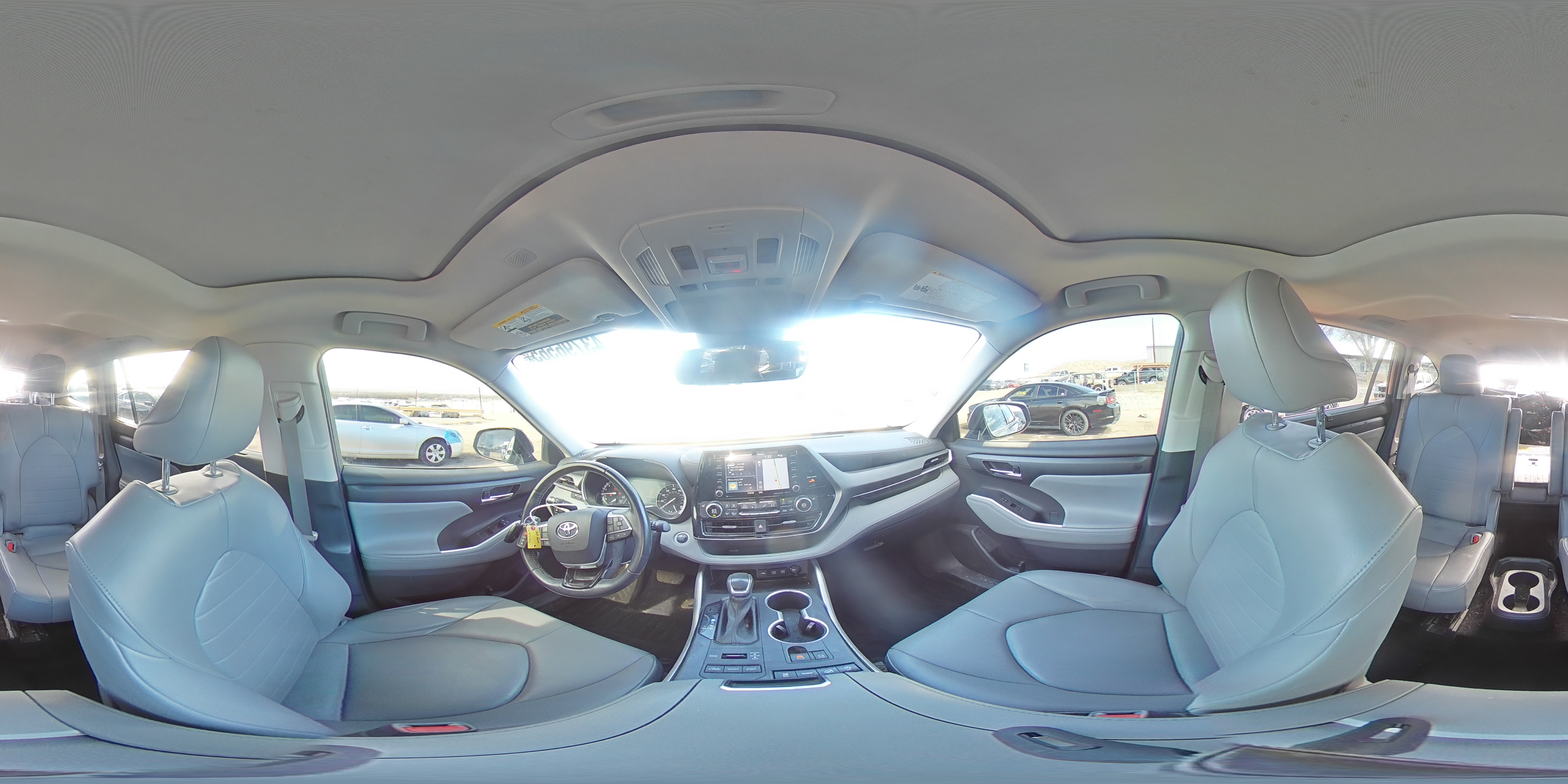 2021 Toyota Highlander - Image 16
