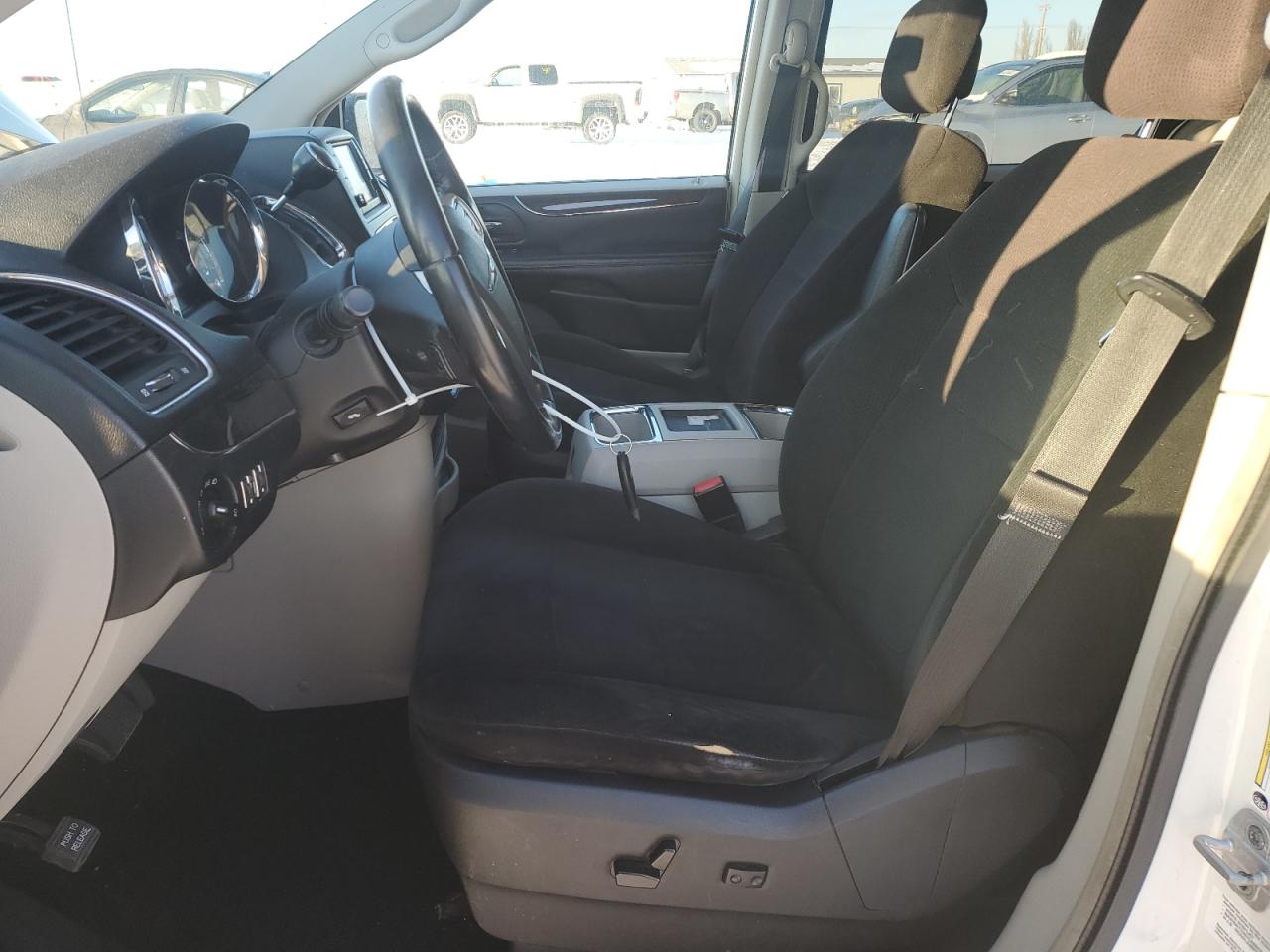 2011 Chrysler Town & Country - Image 7
